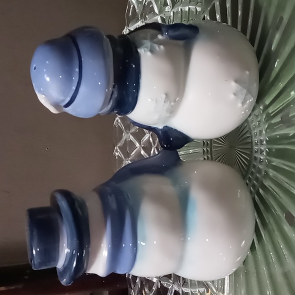 Target Holiday 07 Winterfrost Snowmen and Snow Woman Salt and Pepper Shakers. - Picture 2 of 5